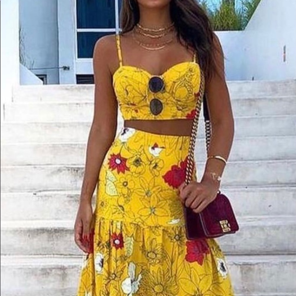 Two pieces top and skirt